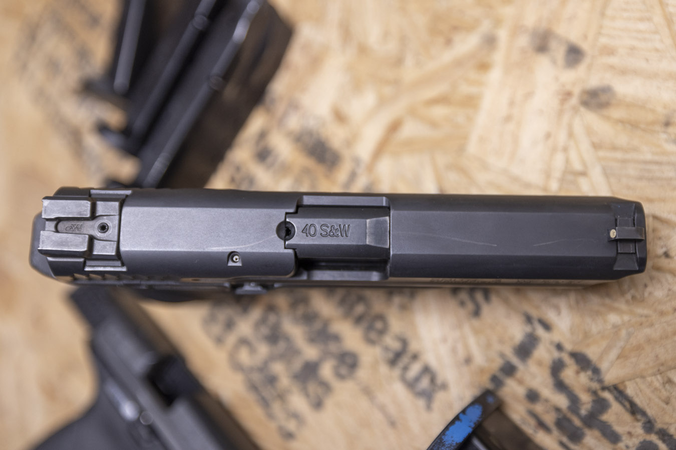 SMITH AND WESSON M&P40 Compact 40 S&W Police Trade-in Pistol with Night Sights (Very Good)